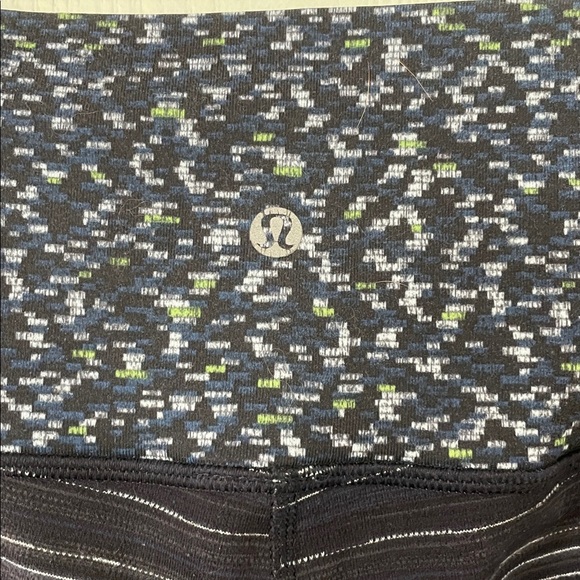 Lululemon Skinny Groove Pant II (Roll Down) Navy Striped Size 6 - Picture 3 of 10